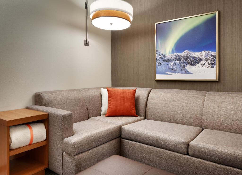 Posezení v ubytování Hyatt Place Anchorage-Midtown