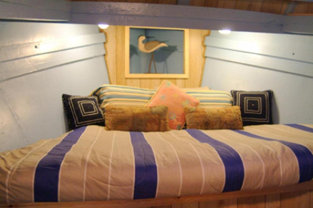 Postel nebo postele na pokoji v ubytování Sea Parrot Ocean View Manor