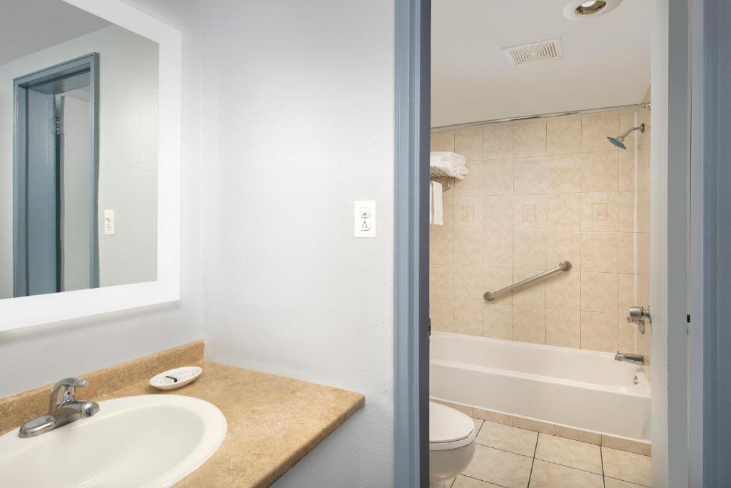 Ivy City Hotel - Queen Room With Two Queen Beds