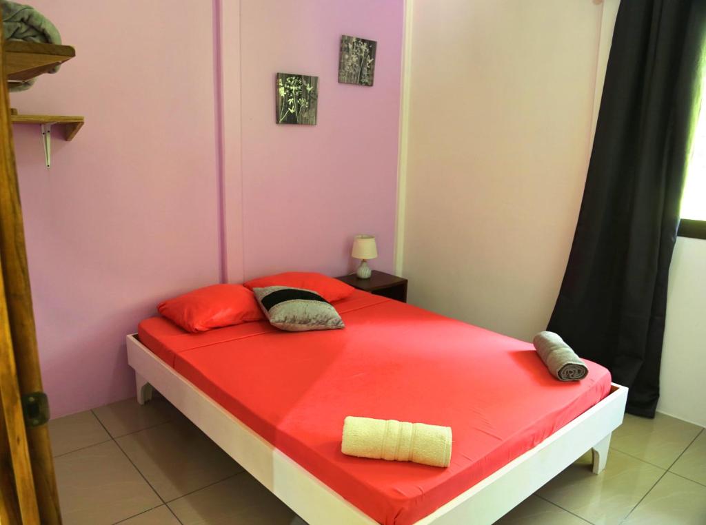Postel nebo postele na pokoji v ubytování Hotel & Cabinas Nadine