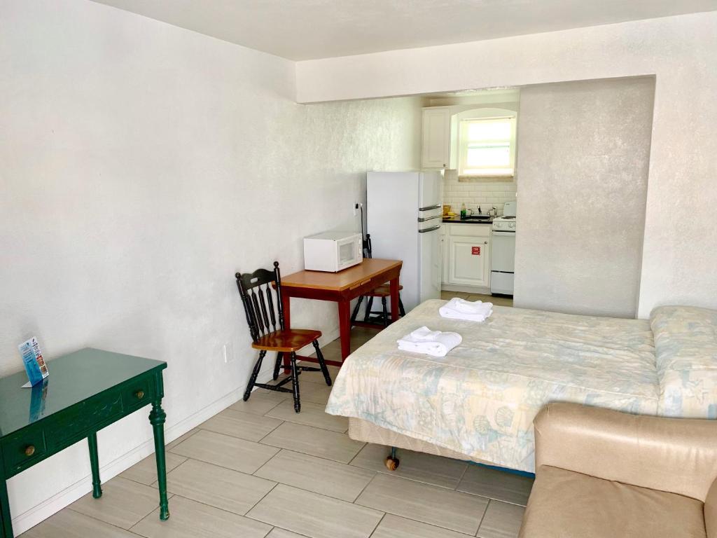 Kuchyň nebo kuchyňský kout v ubytování White Caps Motel