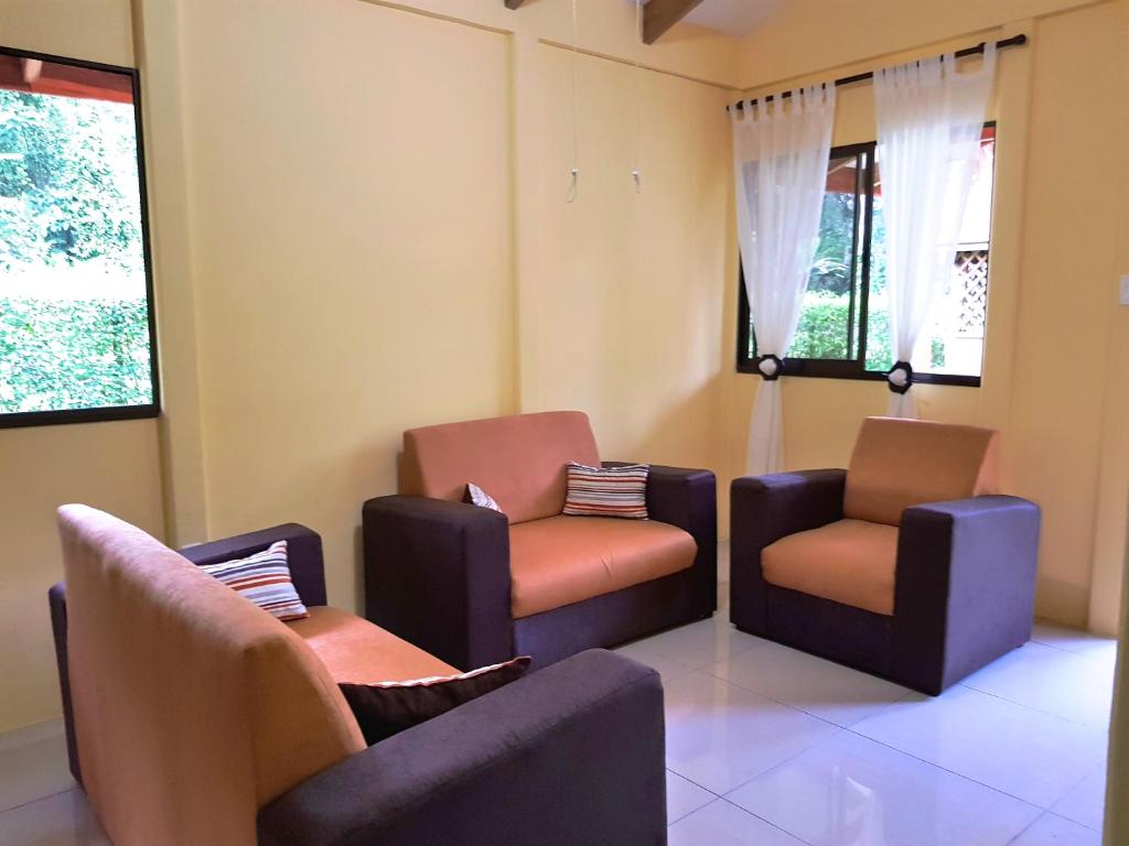 Posezení v ubytování Hotel & Cabinas Nadine