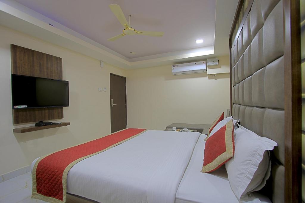 Una cama o camas en una habitación de ABM Express Inn
