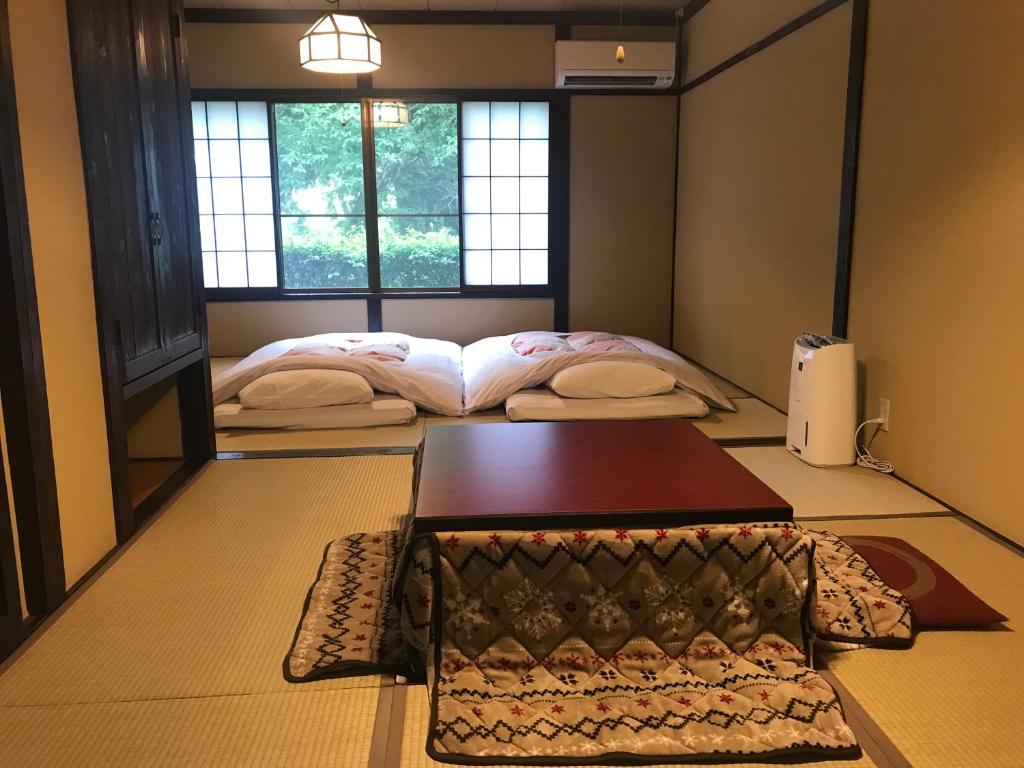 Postel nebo postele na pokoji v ubytování Hakone Onsen Yuyado Yamanoshou
