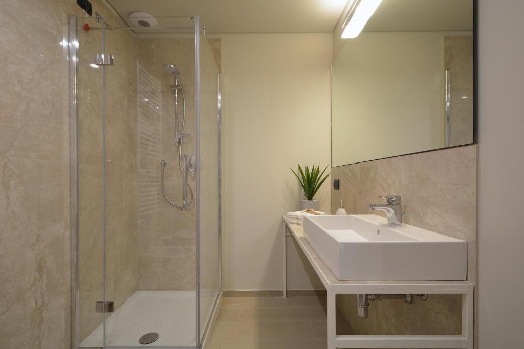 Koupelna v ubytování ATMOSFERA APARTMENTS & SUITES