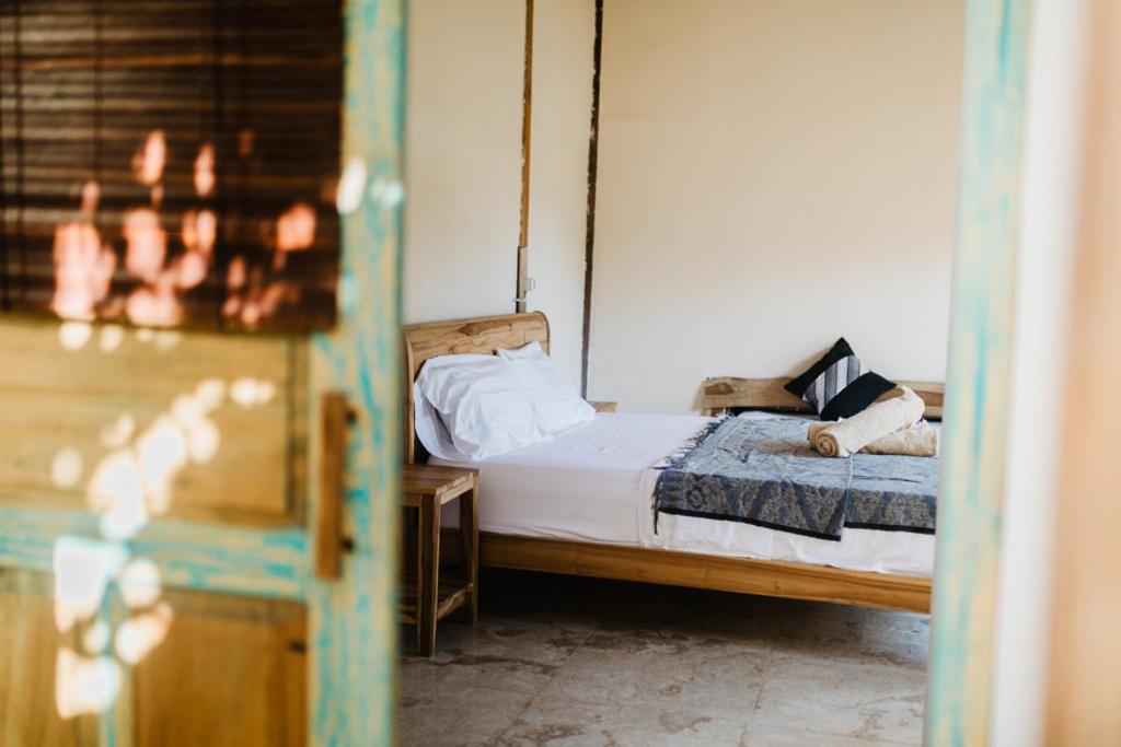 Postel nebo postele na pokoji v ubytování Kalyssa Beach Bungalows