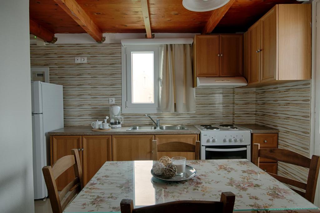 Wisteria Apartments - Apartment With Sea View