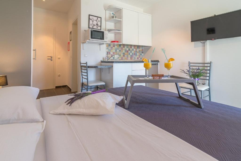 Кровать или кровати в номере Apartments Sestanka