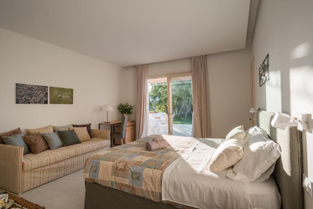 Postel nebo postele na pokoji v ubytování Tenuta DonnAnna Agriturismo&Glamping