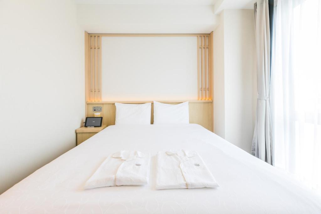 Postel nebo postele na pokoji v ubytování Henn na Hotel Premier Kyoto Eki Hachijoguchimae