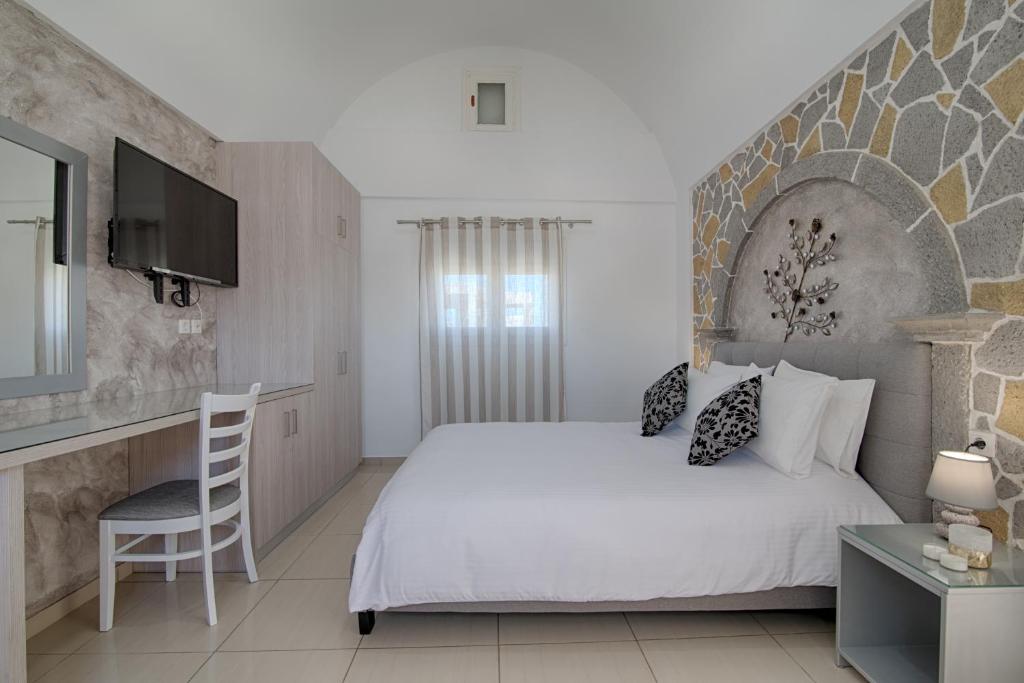 Wisteria Apartments - Apartment With Balcony