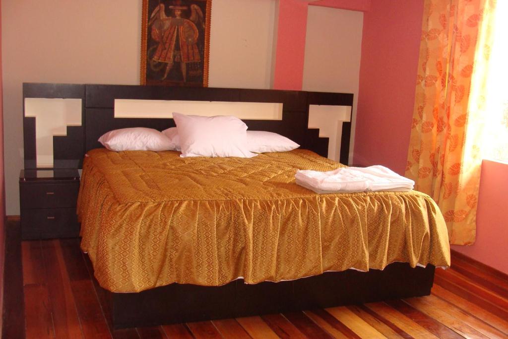 Uma cama ou camas num quarto em Hostal Qolqampata