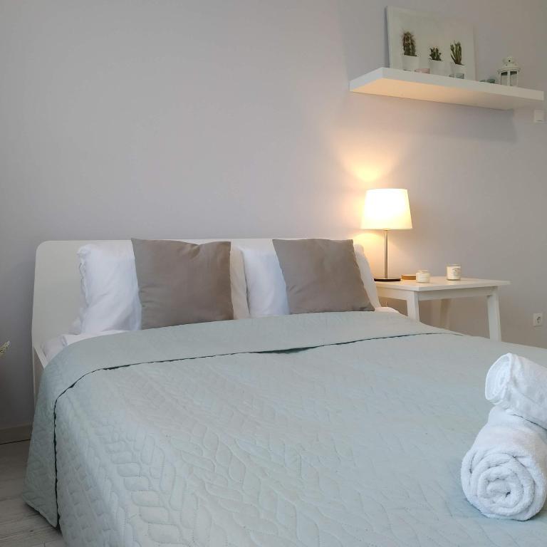 Postel nebo postele na pokoji v ubytování White Almond Apartment