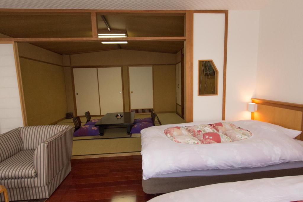 Postel nebo postele na pokoji v ubytování Yuzawa Grand Hotel