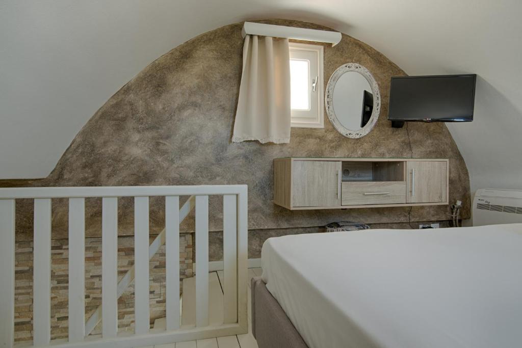 Wisteria Apartments - 7