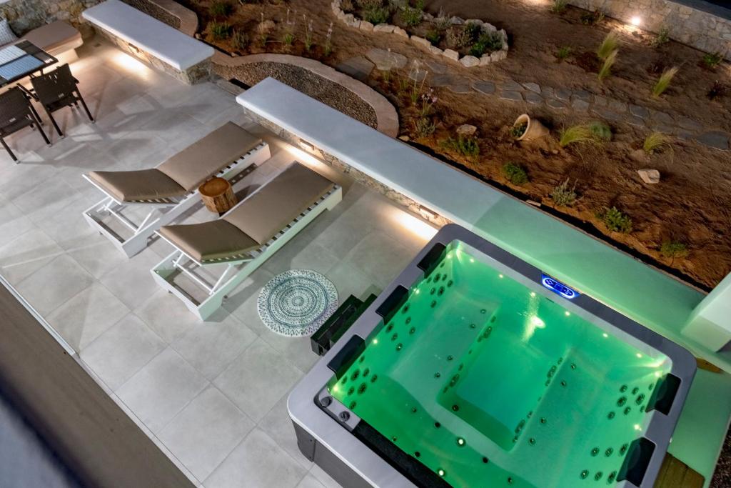 Бассейн в Aelion Villa или поблизости
