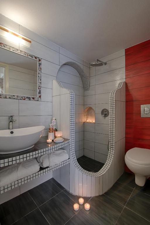 Wisteria Apartments - 3