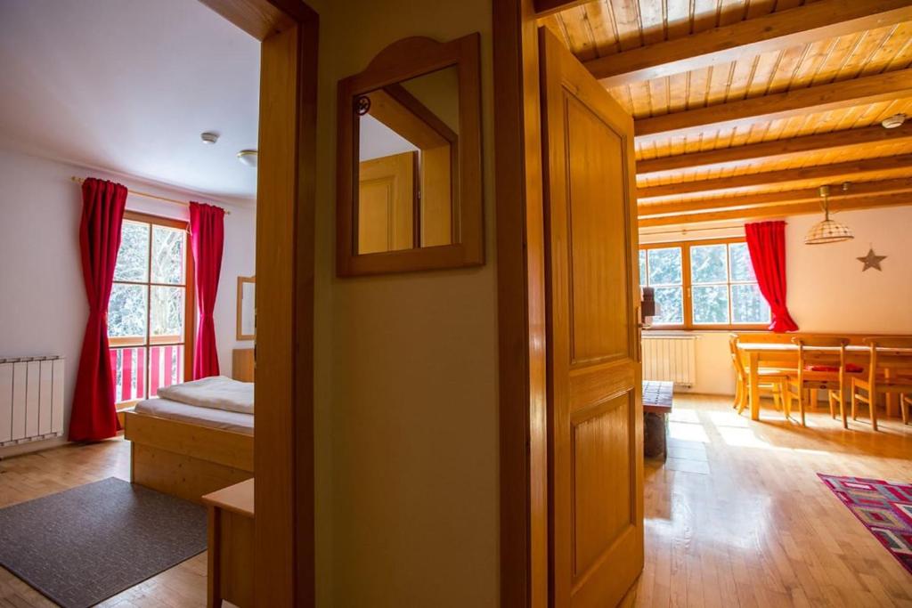 Postel nebo postele na pokoji v ubytování Bolfenk lodge apartment