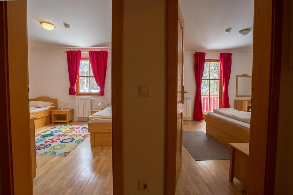Postel nebo postele na pokoji v ubytování Bolfenk lodge apartment