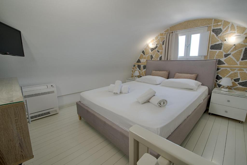 Wisteria Apartments - 6