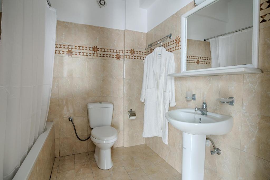 Wisteria Apartments - 14