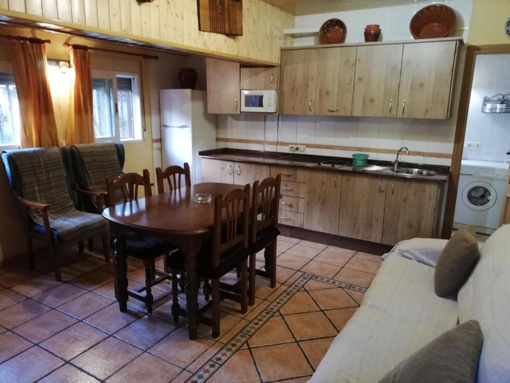Kuchyň nebo kuchyňský kout v ubytování Alojamientos Rurales Vado Ancho La Encina