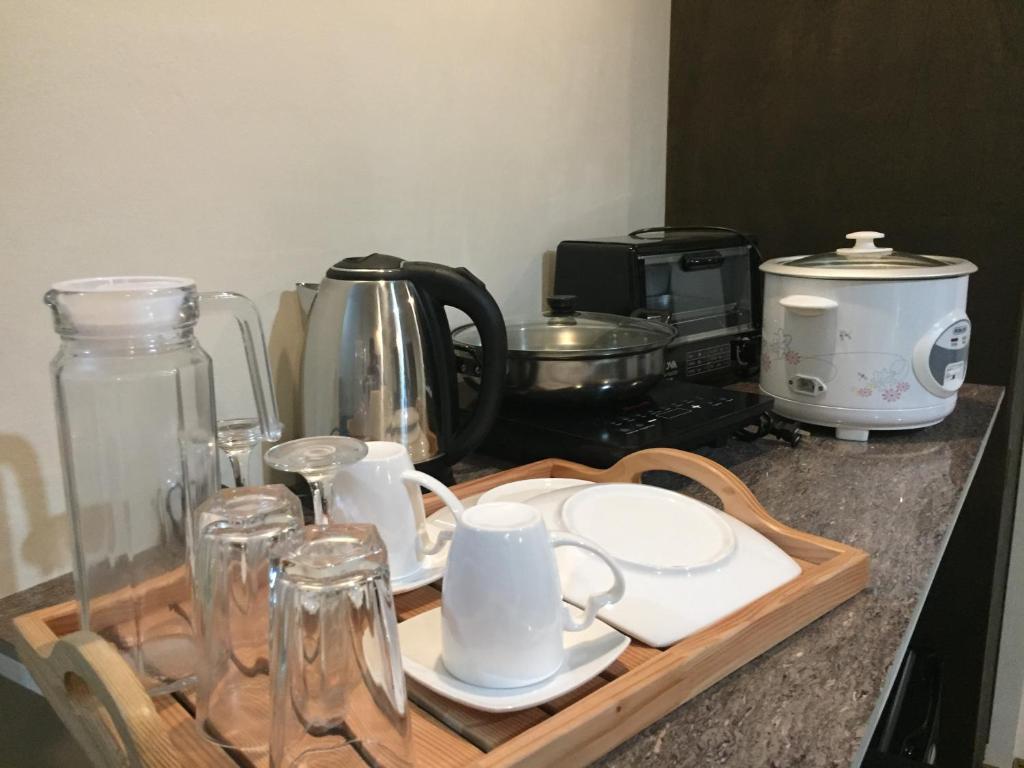 Příslušenství pro přípravu čaje a kávy v ubytování MIRASOL Residences