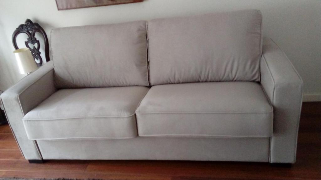 Homestay Books Company Porto Portugal Booking Com Homestay Books Company Porto Portugal, Aventino Leather Sofa Bed