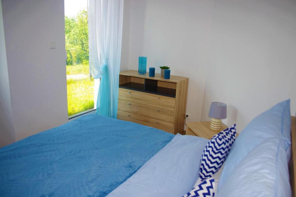 Posteľ alebo postele v izbe v ubytovaní Apartamenty PatioHoliday