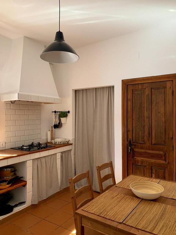 Kuchyň nebo kuchyňský kout v ubytování CASA RURAL CORTIJO LAS HUERTAS