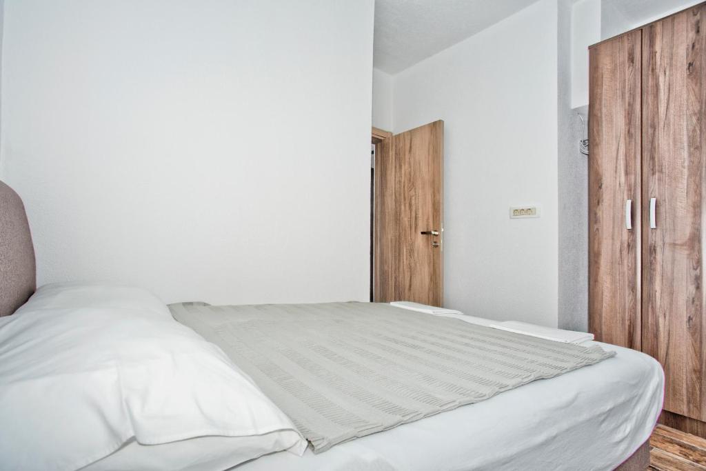Postel nebo postele na pokoji v ubytování Beachfront Villa Nautica