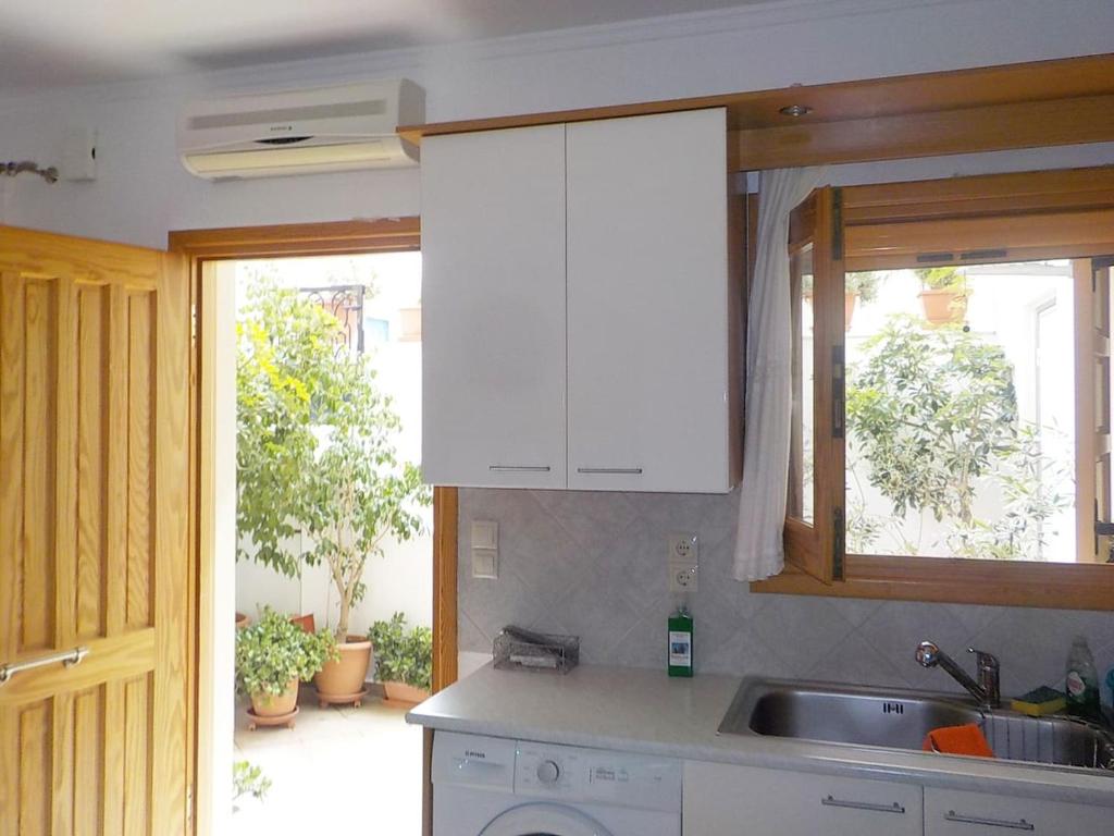 A kitchen or kitchenette at Lovely Apartment for 6Ppl , 2 BDRM , in Naxos , private patio