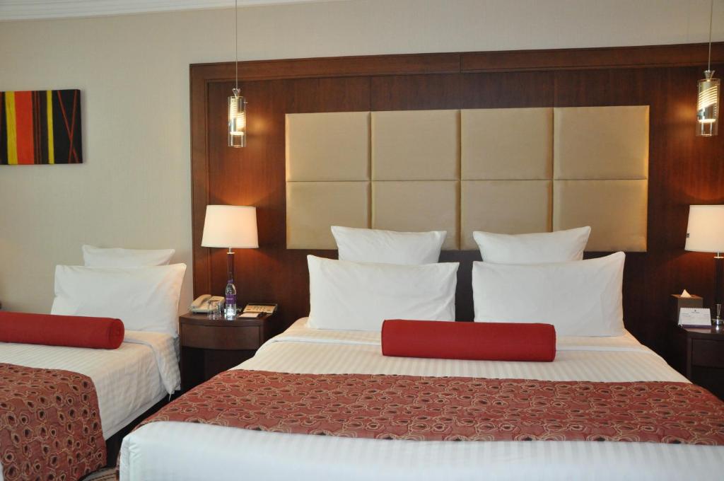 Postel nebo postele na pokoji v ubytování Park Regis Kris Kin Hotel