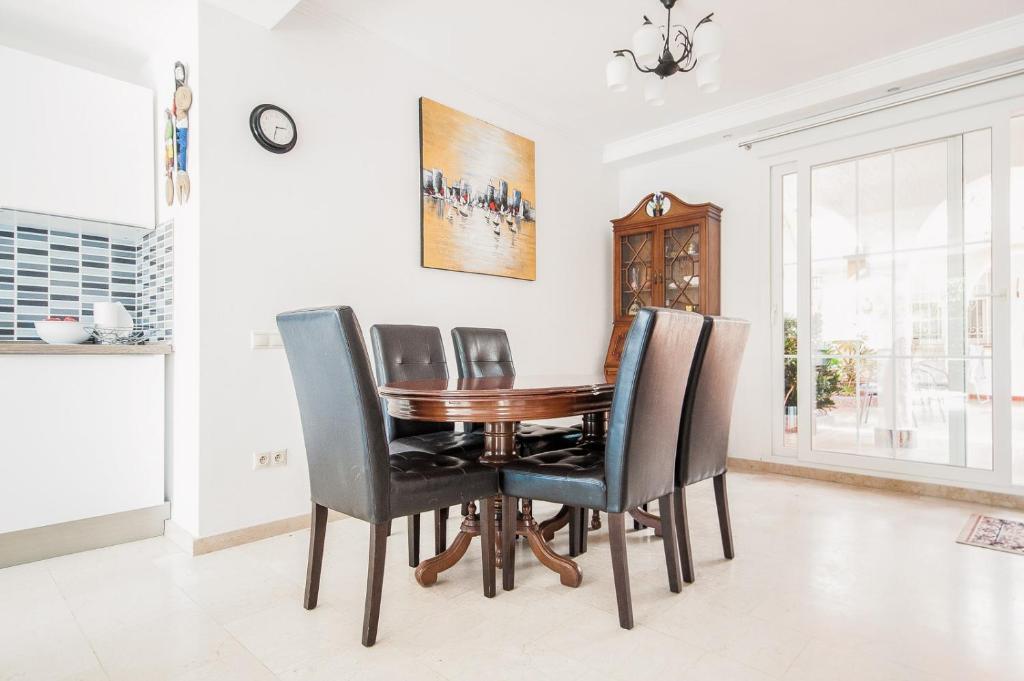 Posezení v ubytování Beach Villa Costanera in Marbella