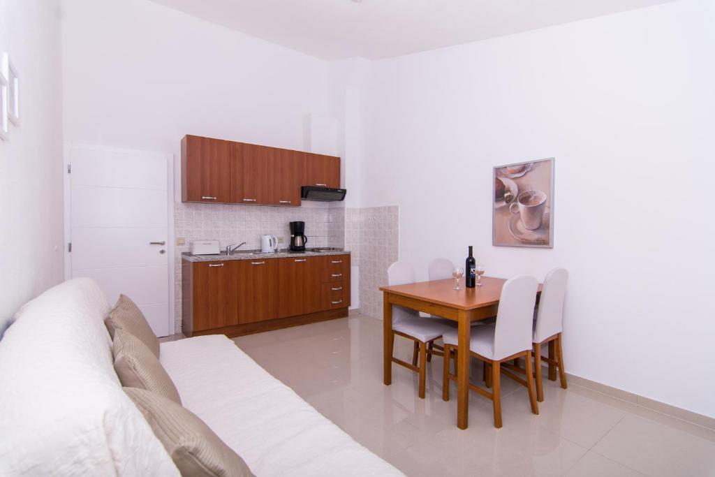 Kuchyňa alebo kuchynka v ubytovaní Apartmani Juric