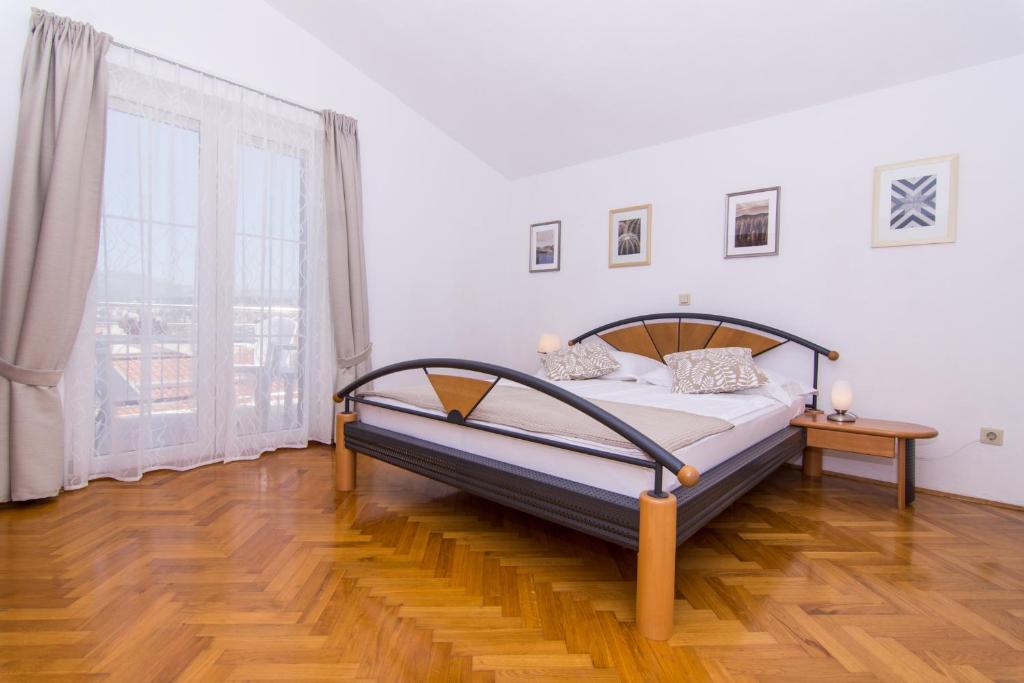 Posteľ alebo postele v izbe v ubytovaní Apartmani Juric