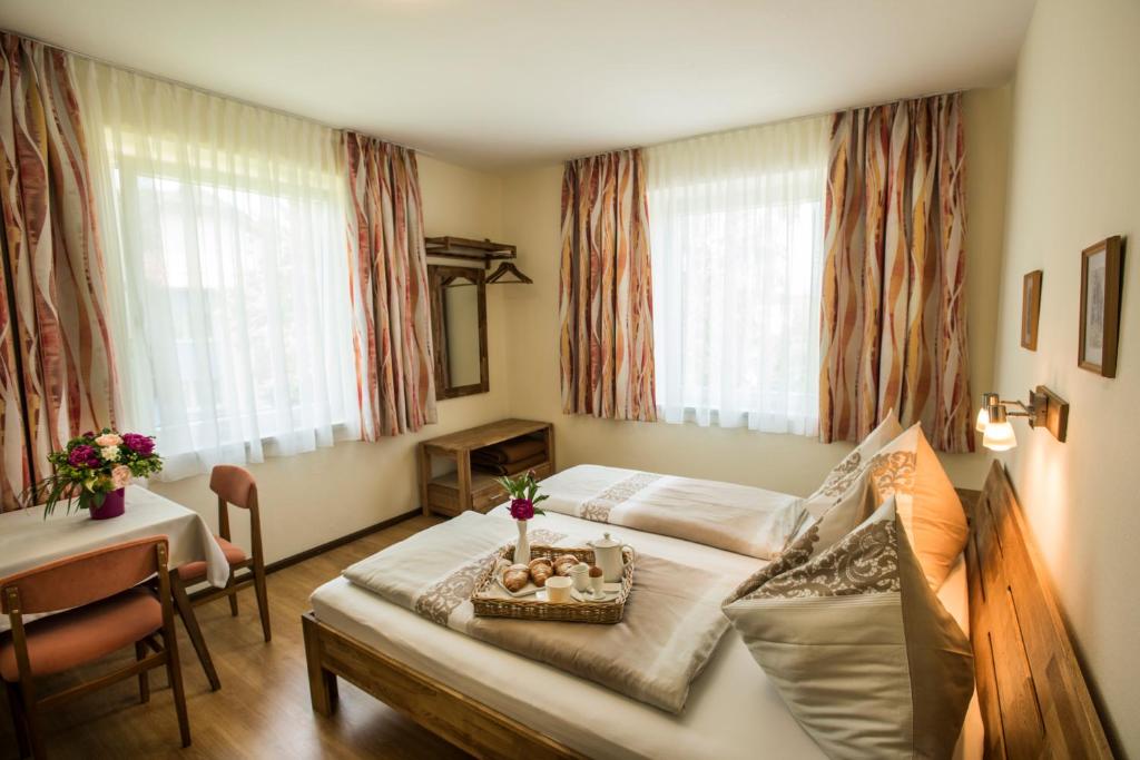 Postel nebo postele na pokoji v ubytování Gästehaus Karawankenblick