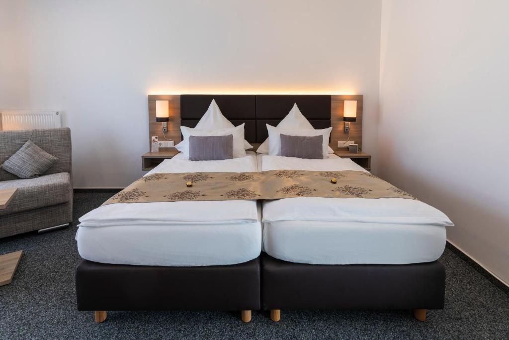 Postel nebo postele na pokoji v ubytování Stadthotel Geis