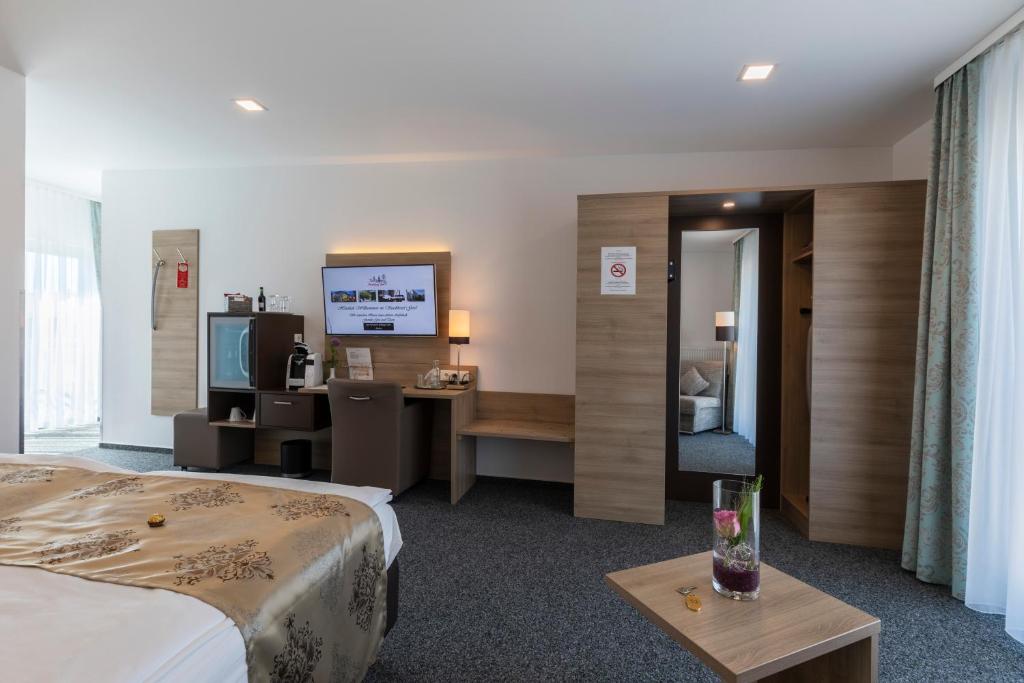 Postel nebo postele na pokoji v ubytování Stadthotel Geis