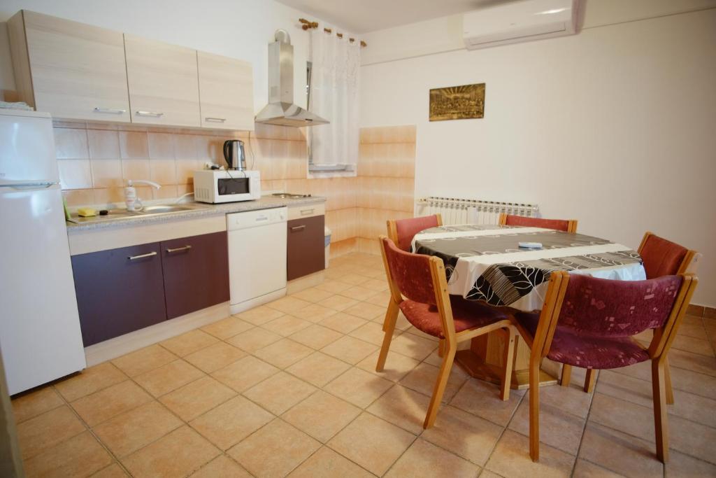 Kuchyň nebo kuchyňský kout v ubytování Apartment Gordana