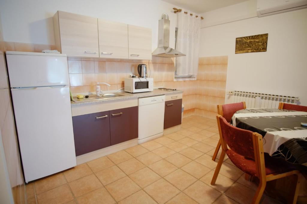 Kuchyň nebo kuchyňský kout v ubytování Apartment Gordana