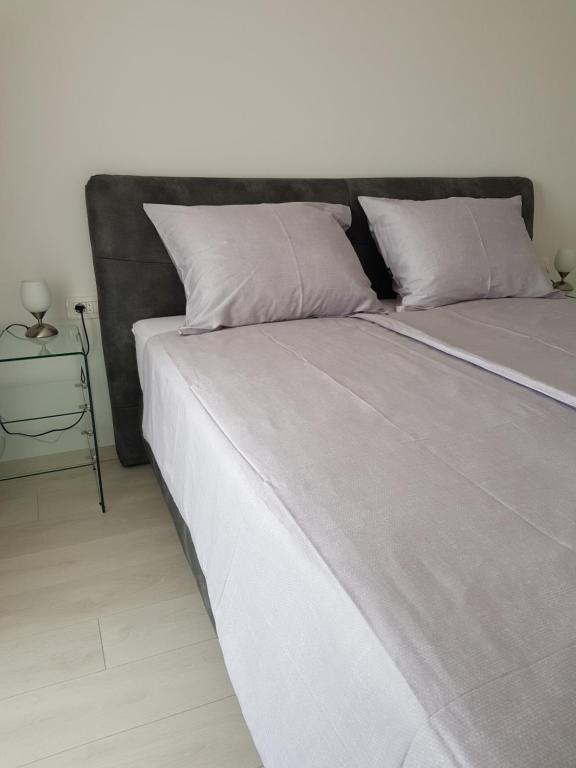 Postel nebo postele na pokoji v ubytování Apartmani MARELLA