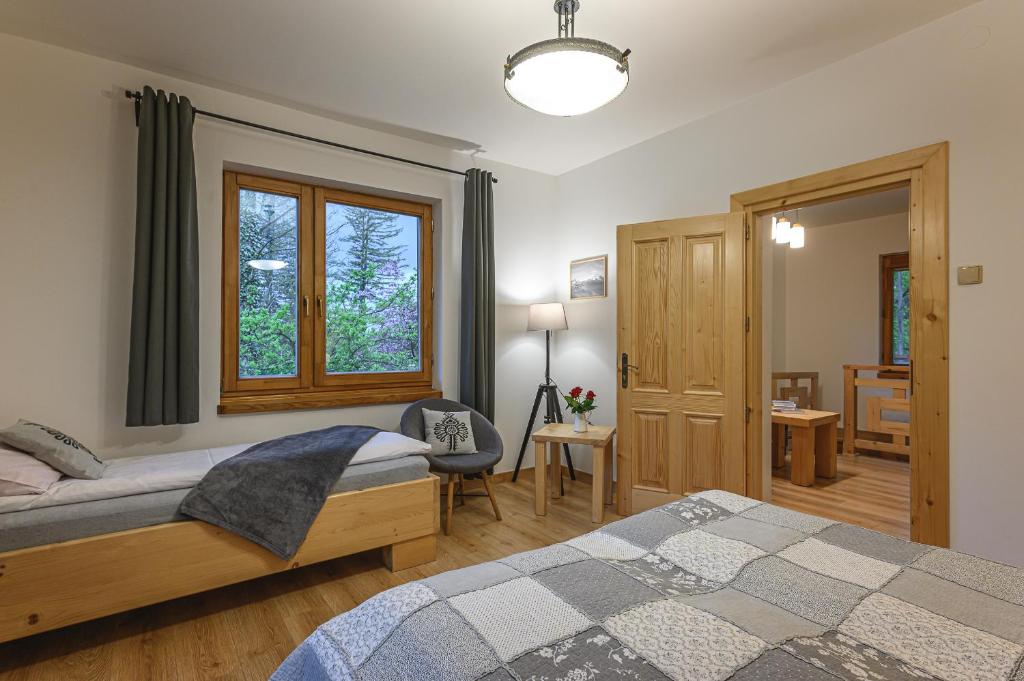 Posteľ alebo postele v izbe v ubytovaní Apartament pod Skocznią