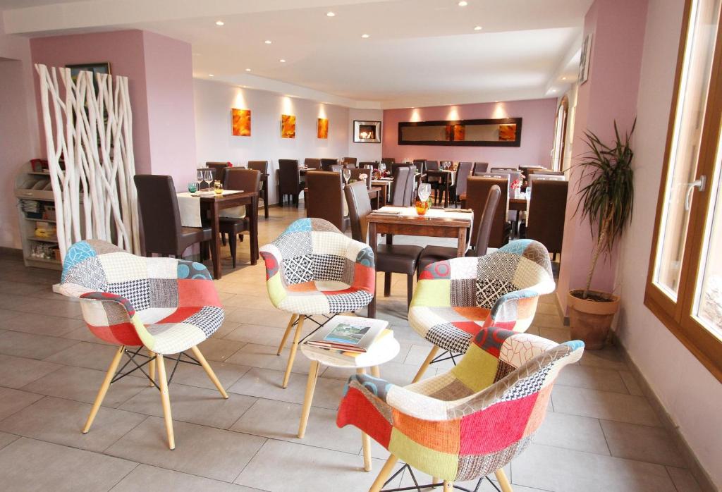 Posezení v ubytování Logis Hotel Cara Sol