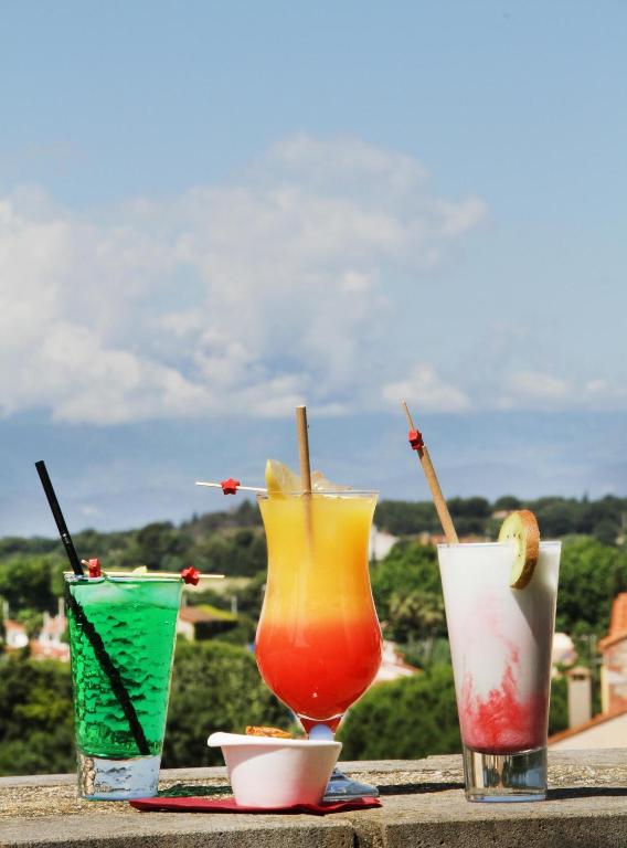 Nápoje v ubytování Logis Hotel Cara Sol