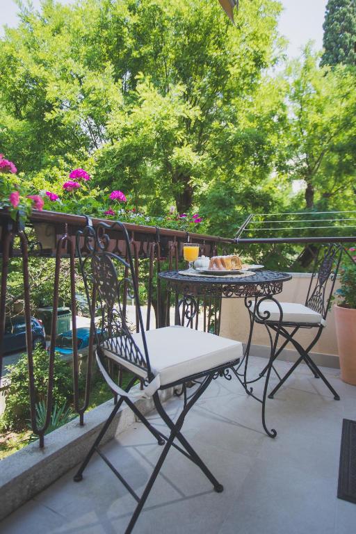 Vonkajšia záhrada v ubytovaní Luxury Apartment Padre Pio