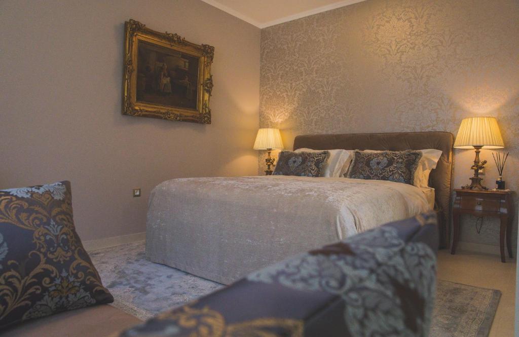 Posteľ alebo postele v izbe v ubytovaní Luxury Apartment Padre Pio