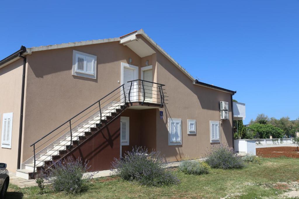 Budova, kde se apartmán nachází