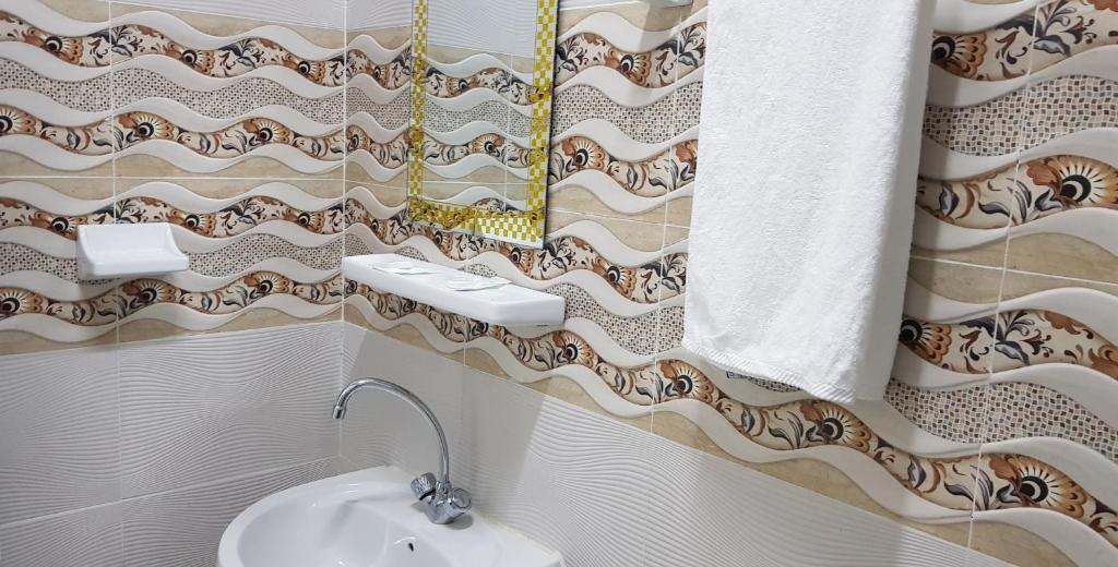 Koupelna v ubytování Duqm Suites
