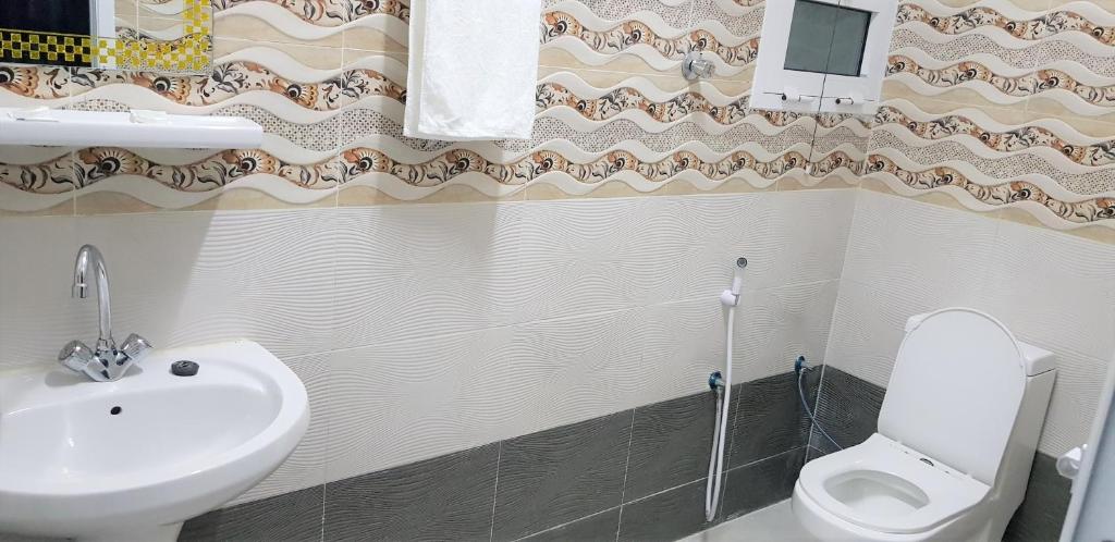 Koupelna v ubytování Duqm Suites